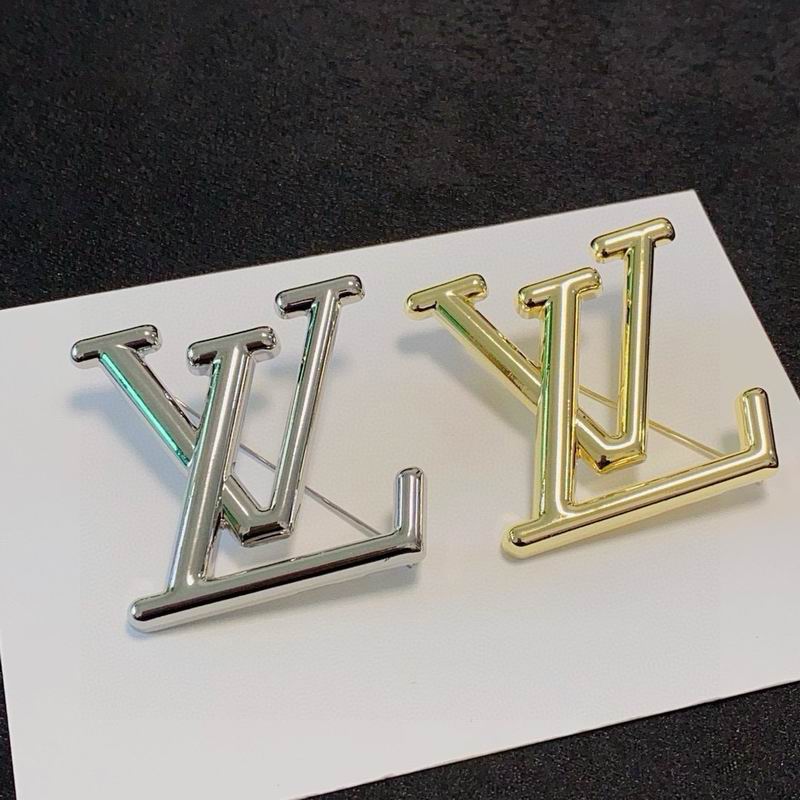 LV Brooch 04yxs11